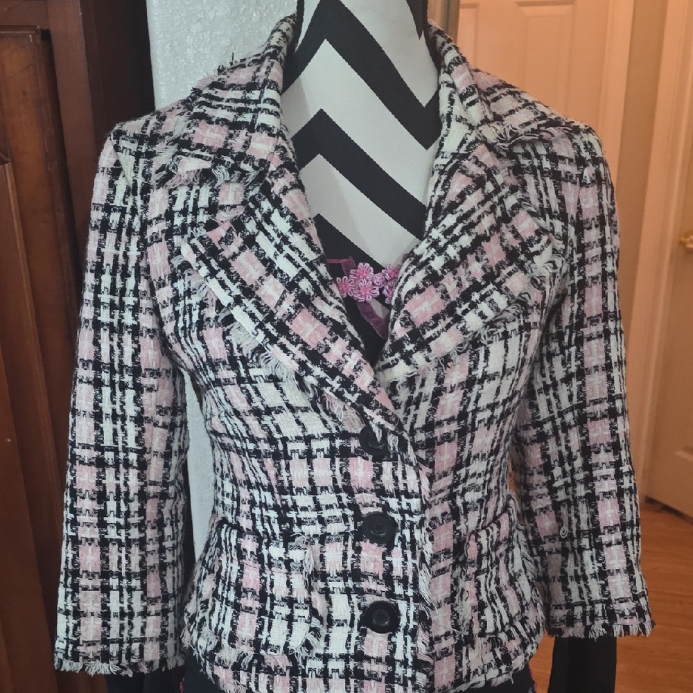 Elegant Tweed Blazer in Pink and Black